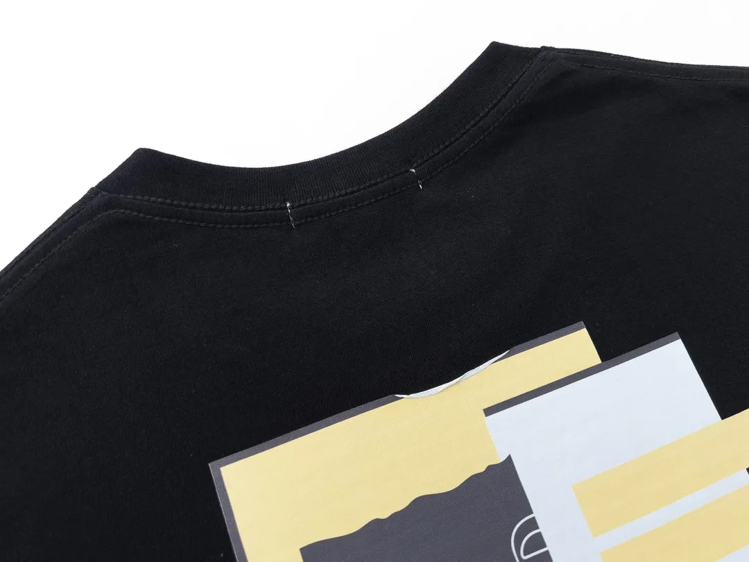 W661#P110💰 [Stone lsland/Stone Island summer patchwork logo printed short-sleeved T-shirt] ⚠️[Original creation with high control of details] - Made of 230g combed cotton 32-count double yarn, soft and comfortable to the touch, sweat-absorbent and breathable. - Simple, basic and versatile style, original single quality, the first choice for couples. - Made in a large factory, four needles and five threads on the shoulder, neat alignment, high quality workmanship. - Same style for men and women, very versatile One piece by hand, the details are clearly visible. Color: Black White Size: M L